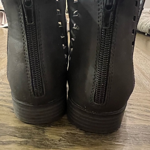 Journee Collection Gladiator Sandals - Picture 6 of 7